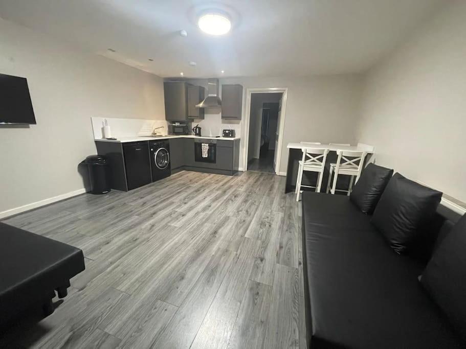 Hosted By Ryan - 2 Bedroom Apartment Liverpool Zewnętrze zdjęcie