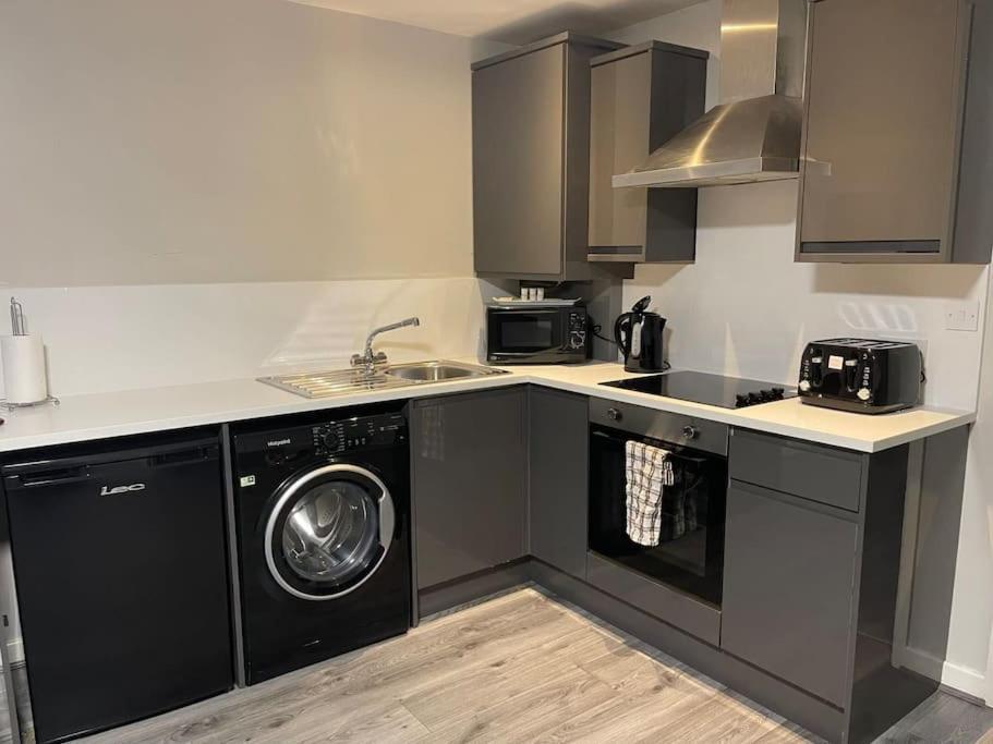 Hosted By Ryan - 2 Bedroom Apartment Liverpool Zewnętrze zdjęcie