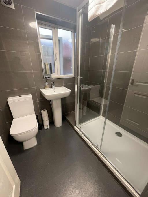 Hosted By Ryan - 2 Bedroom Apartment Liverpool Zewnętrze zdjęcie